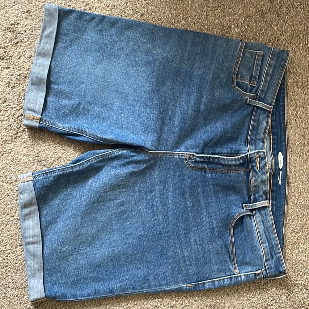 Old navy denim Bermuda shorts. Size 14